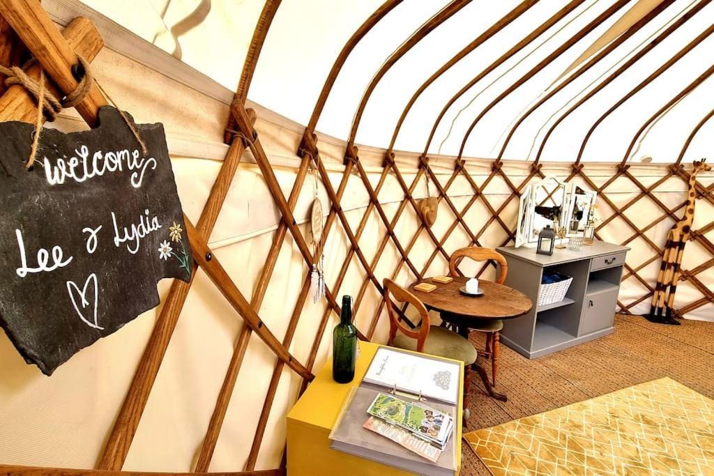Bronfelen Yurt Hotel Cynghordy Ngoại thất bức ảnh